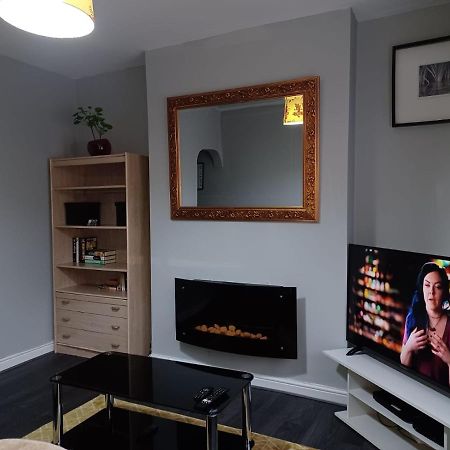 Pearson House - Huku Kwetu 3 Bedroom End Of Terrance House - Family And Business Group Self Catering Accommodation -Huku Kwetu Nottingham Exterior photo