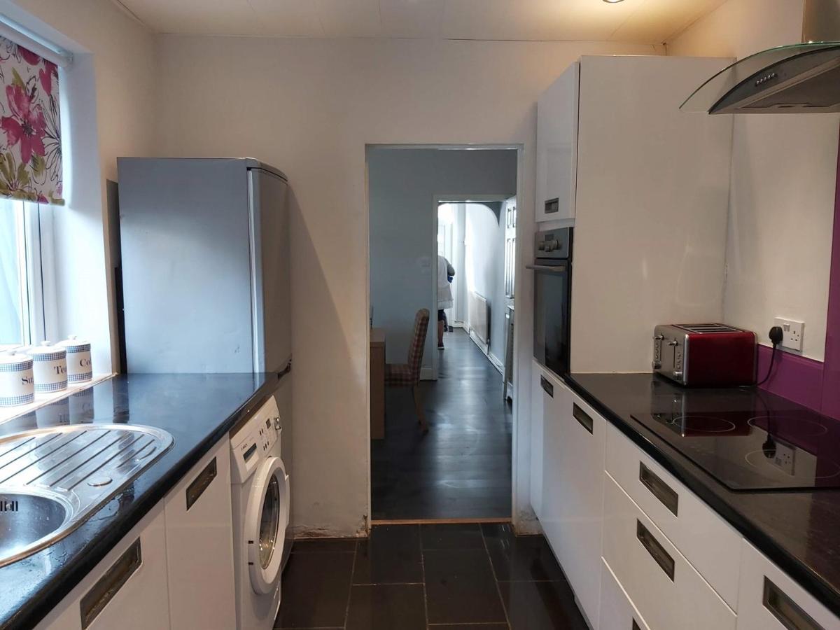 Pearson House - Huku Kwetu 3 Bedroom End Of Terrance House - Family And Business Group Self Catering Accommodation -Huku Kwetu Nottingham Exterior photo