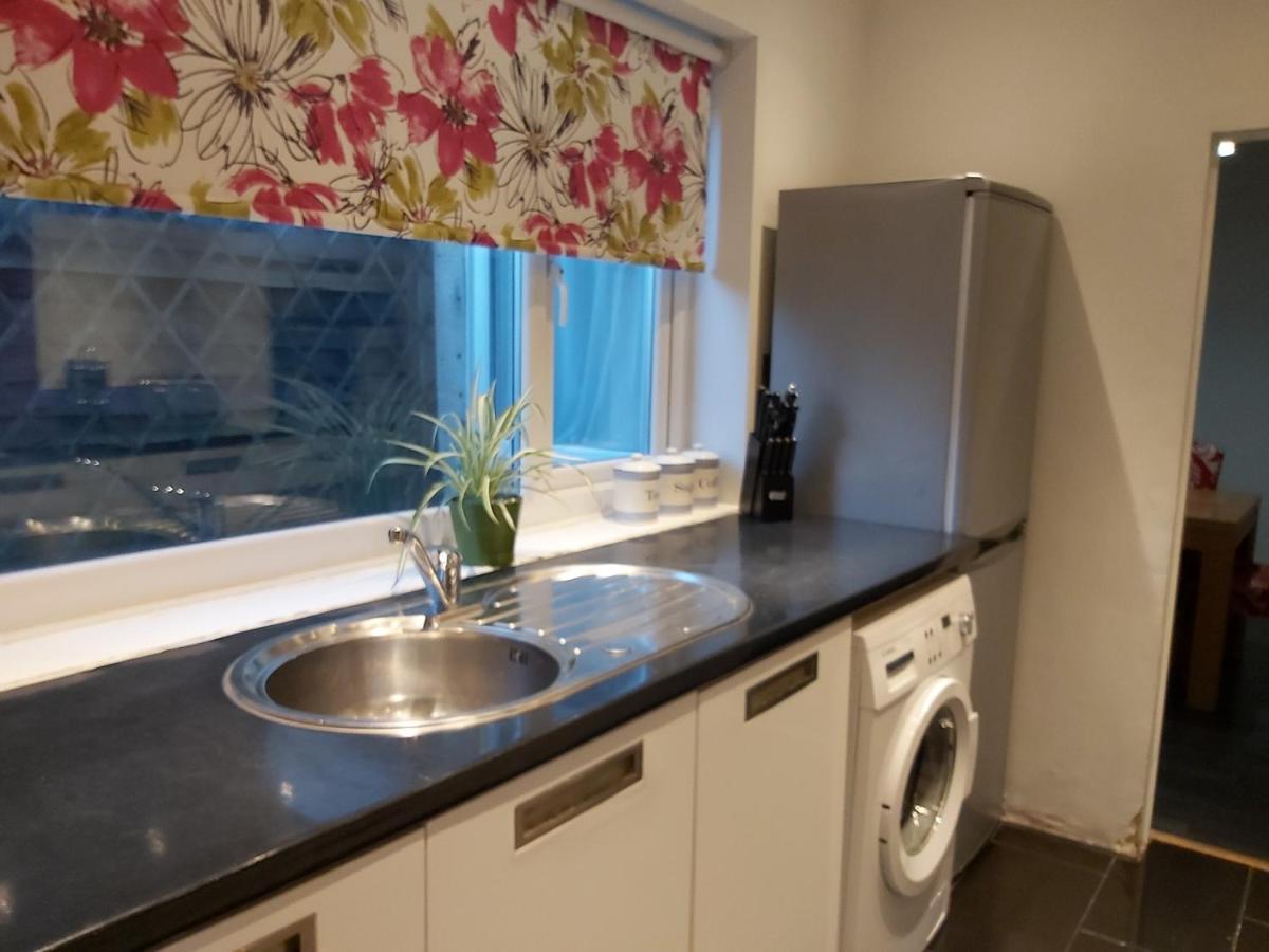 Pearson House - Huku Kwetu 3 Bedroom End Of Terrance House - Family And Business Group Self Catering Accommodation -Huku Kwetu Nottingham Exterior photo
